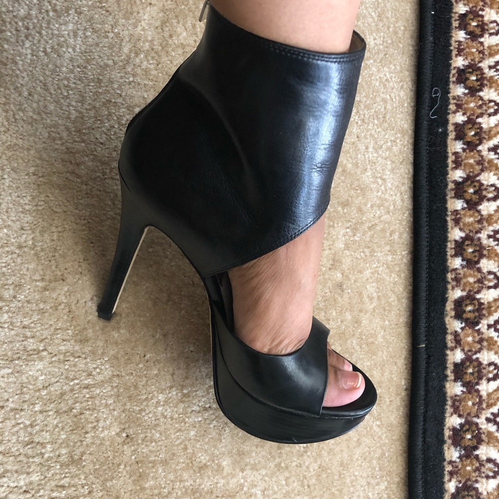 Micheal Kors - Black Calf Boots. - Picture 5 of 7